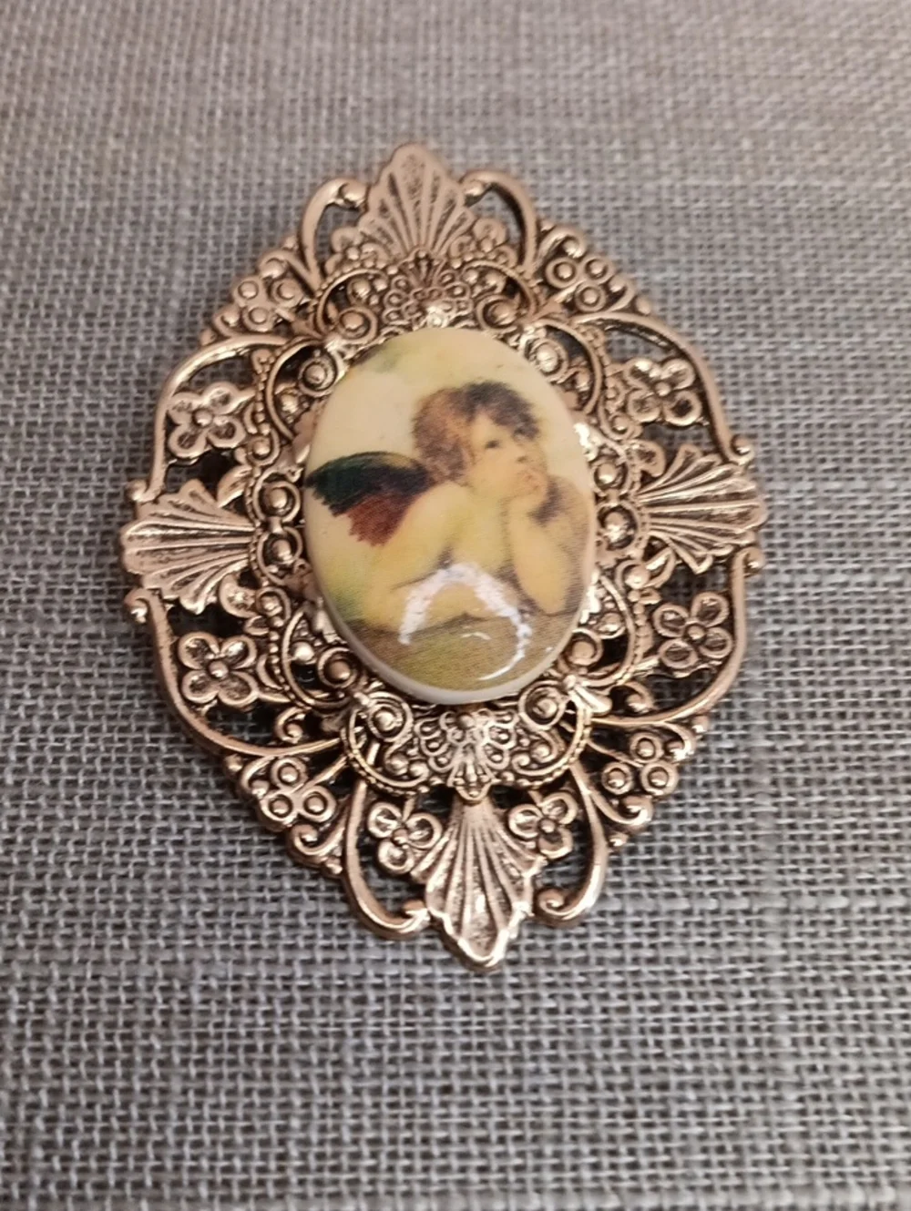 Vintage Gold Filigree Angel Cameo Brooch